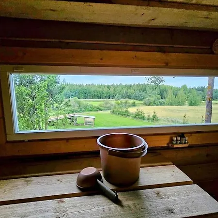 Luksusta Moekkeilyyn Soerkkae Metsamaa